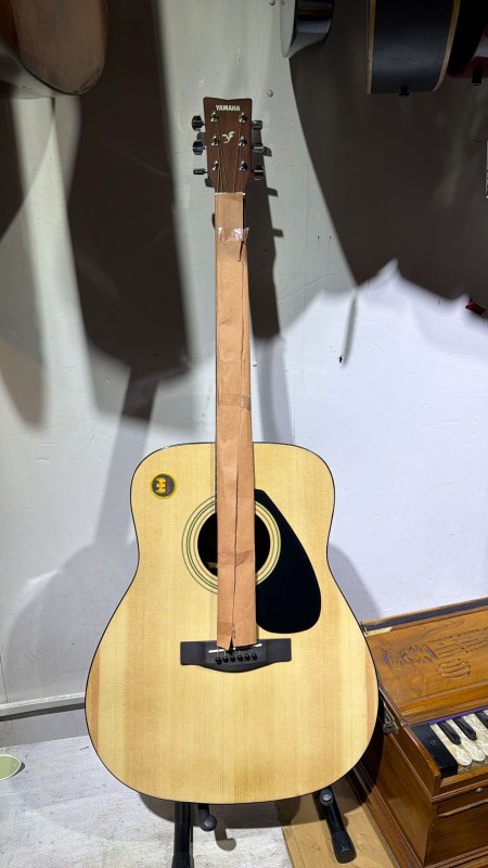 Yamaha F310 Acoustic Guitar